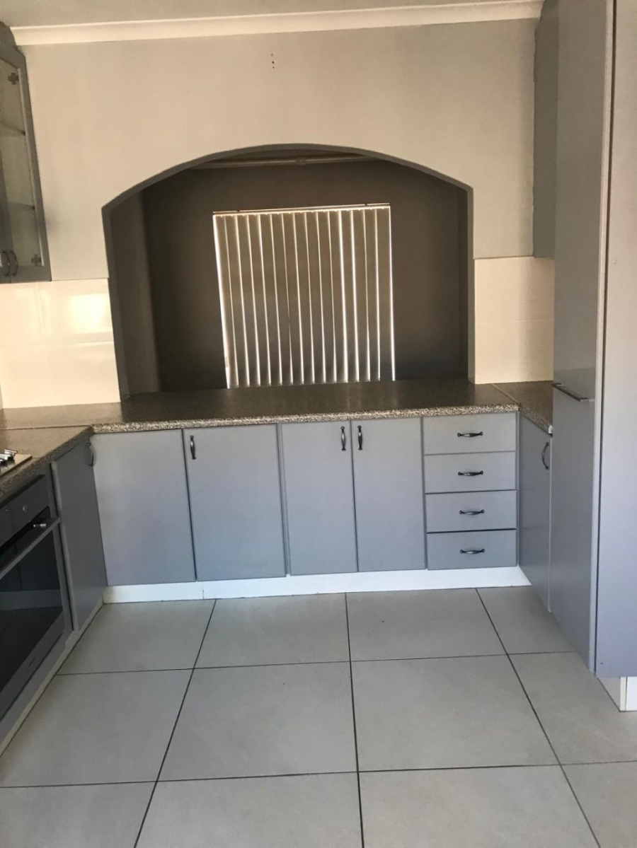 To Let 3 Bedroom Property for Rent in Waves Edge Western Cape